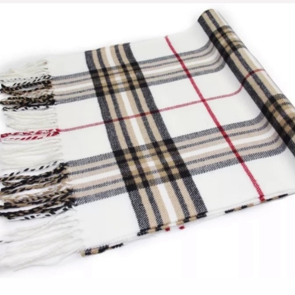 Other - 1 LEFT 🎀3/$23🎀 White Classic Plaid Scarf